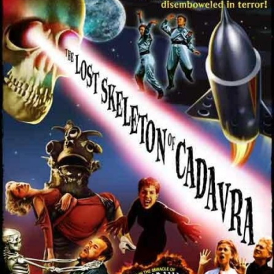 Ztracený kostlivec z jeskyně rozkladu (The Lost Skeleton of Cadavra) – Atmosféra 50. let v nejlepší formě – recenze