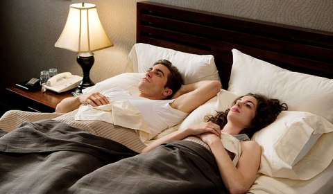 Láska a jiné závislosti (Love and Other Drugs) – Příjemná romantika s výbornými herci (Recenze)