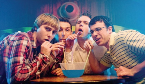 Přizdis*áči (The Inbetweeners Movie) – Dementi na prázdninách – recenze