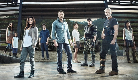 Terra Nova – rodinné drama s dinosaury -recenze pilotní epizody (seriály)